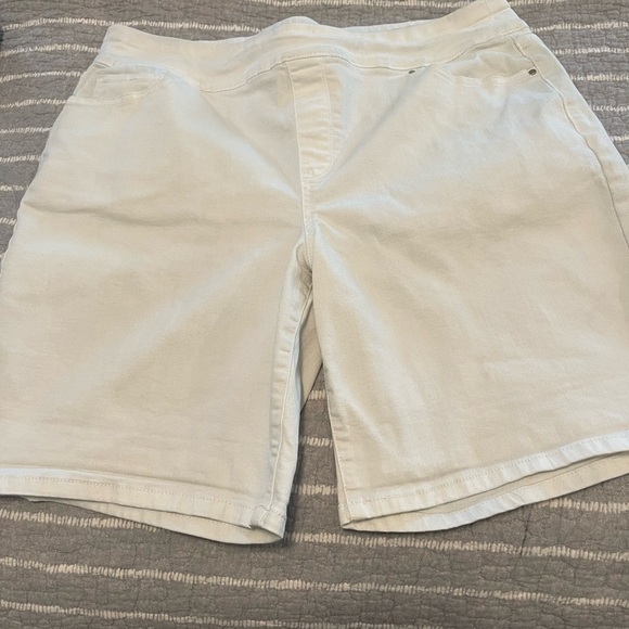 croft & barrow Pants - Croft & Barrow white Jean Bermuda Shorts size 18A stretch pull on